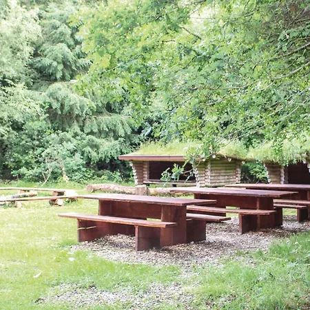 Stunning In With Outdoor Swimming Pool 公寓 *